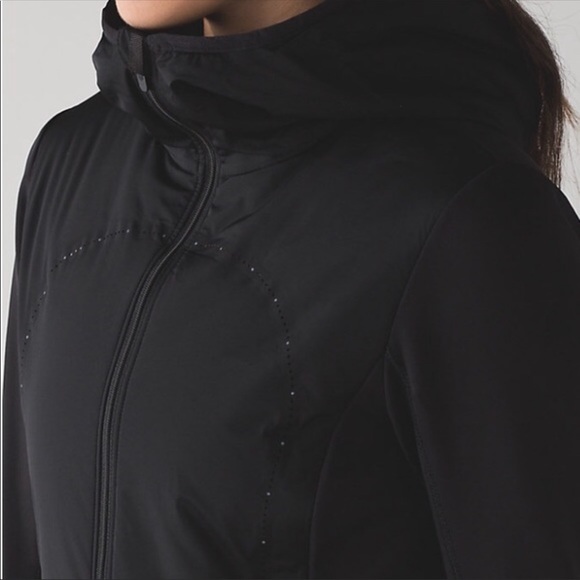 Lululemon Run For Cold Pullover - Picture 3 of 7